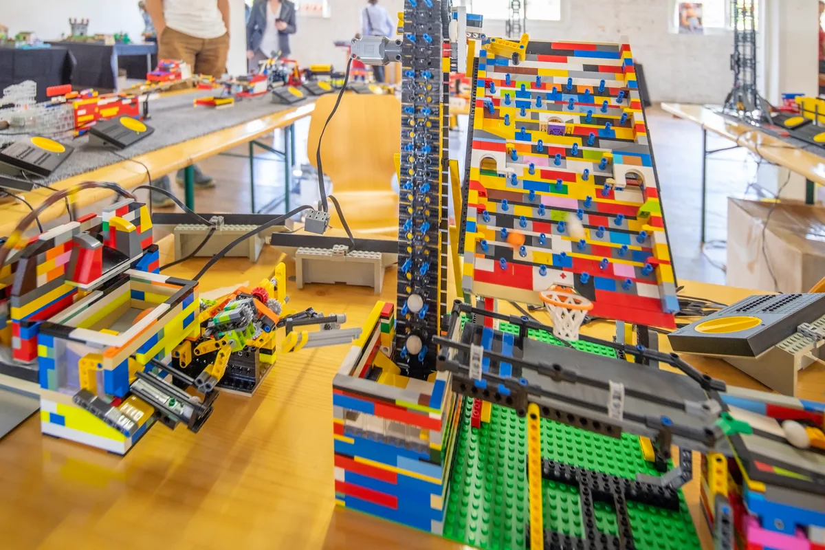 Zum dritten Mal gastiert die Brixpo im Zeughausareal in Uster .